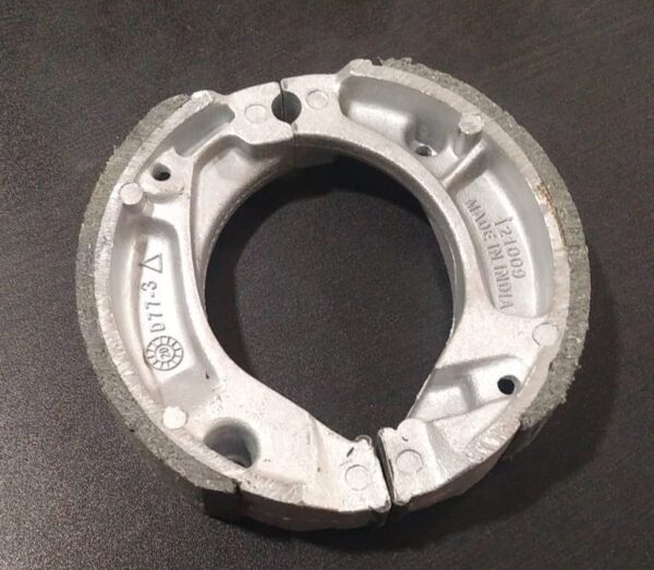 Break-shoe.jpg Honda Grazia Brake Shoe Rear