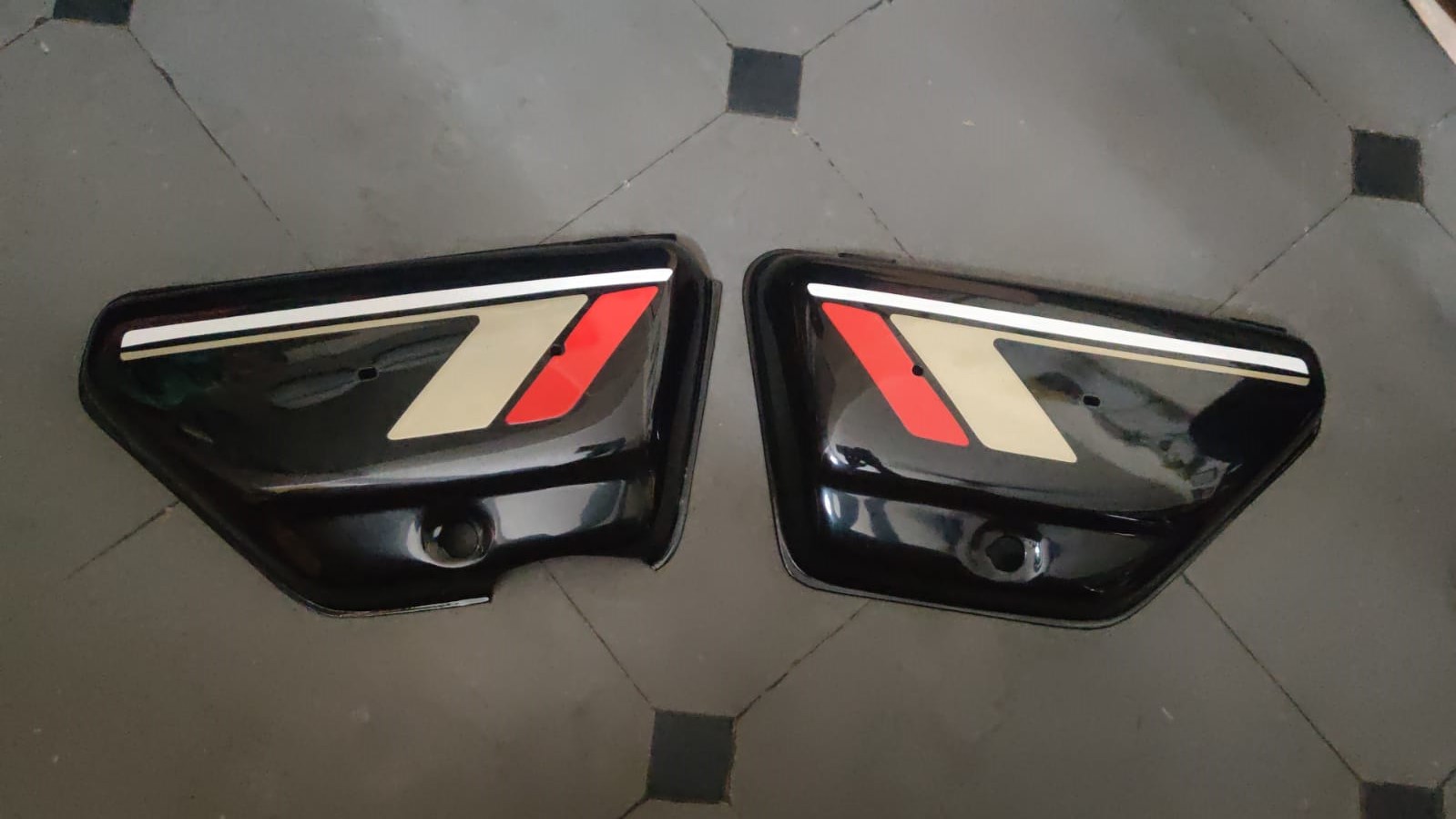 Hero Honda CD 100 Side Panel
