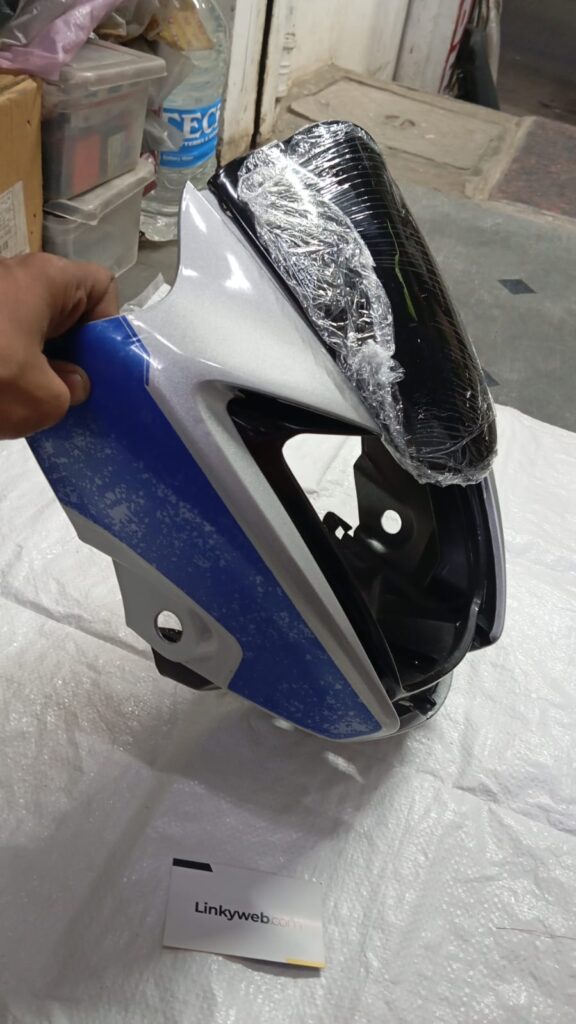 hero ismart headlight visor in glossy black finish with integrated graphics