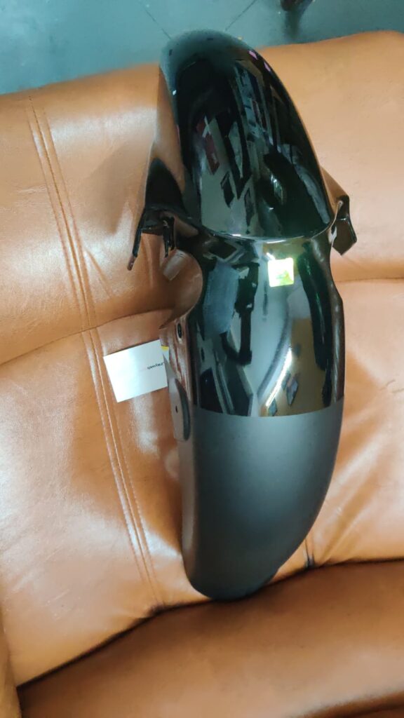 Hero Glamour Front Mudguard Black made from durable fiber material