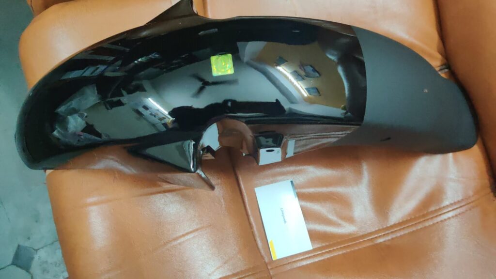 honda livo black mudguard mounted on a motorcycle front fork