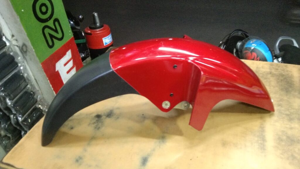Yamaha gladiator mudguard red made from durable fiber material